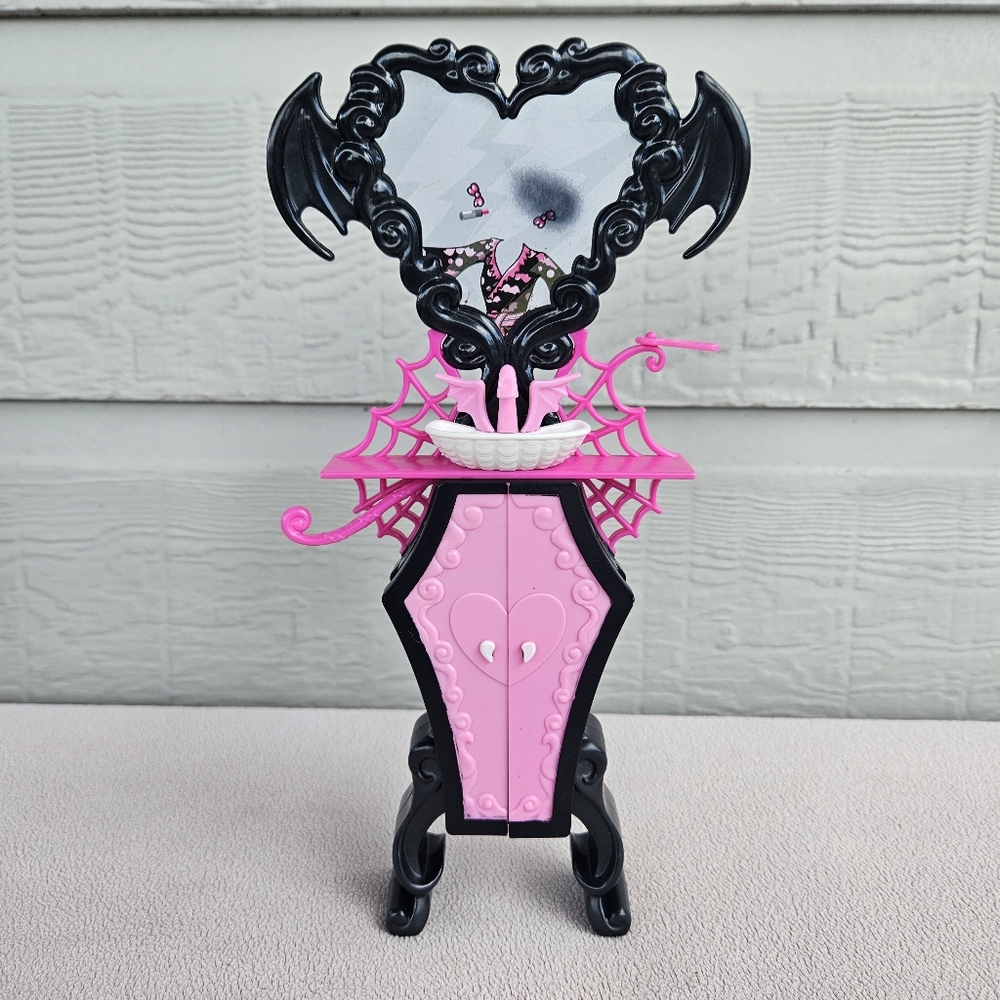 Monster High Doll Draculaura Powder Room Bath Vanity Sink Mirror 2011 Black Pink